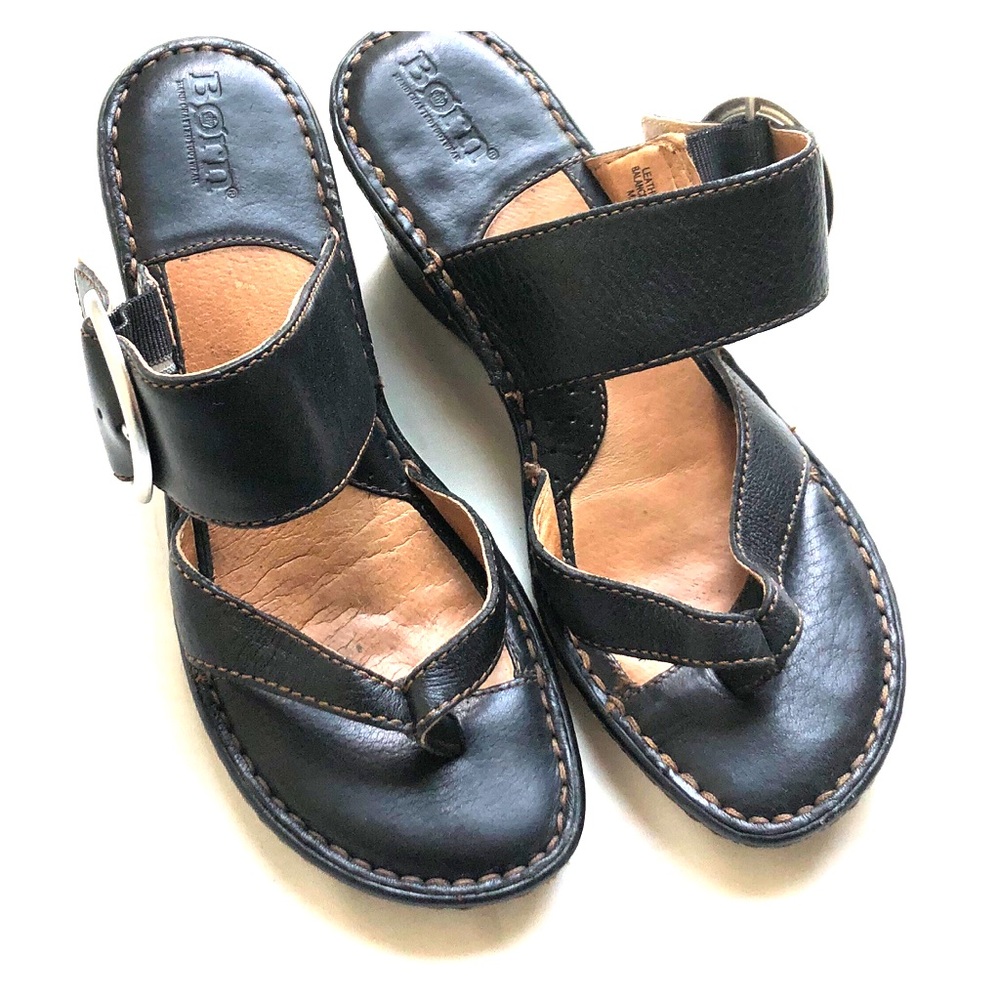 Cute BORN black leather sandals sz8